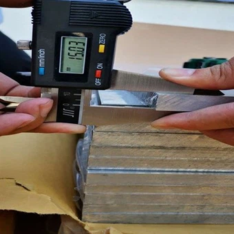 アルミ板メーカー